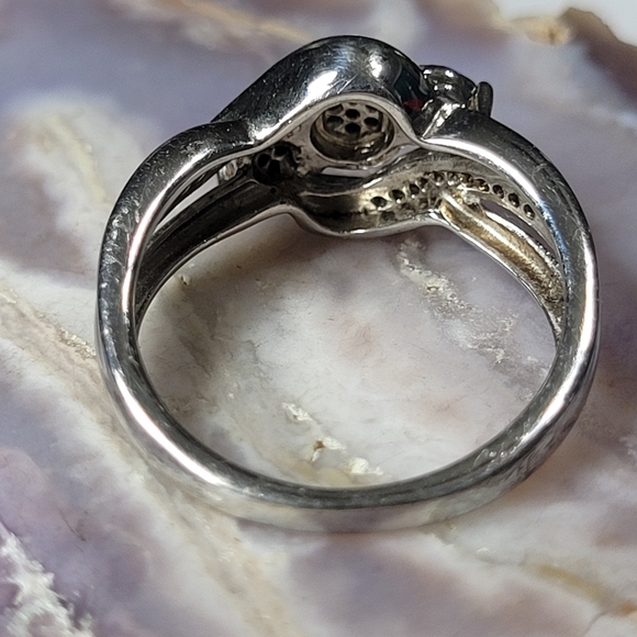 Elegant Silver Ring - Picture 6 of 7